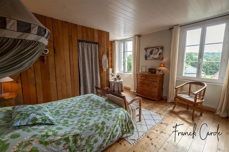 Maison - 198 m² - 8 pièces