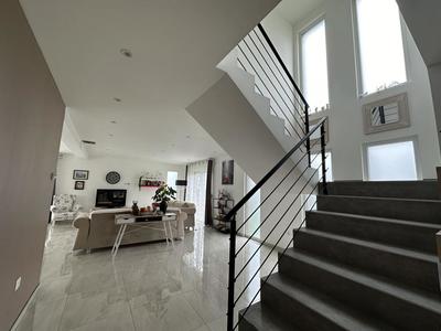 Maison traditionnelle - 180 m² - 4 pièces