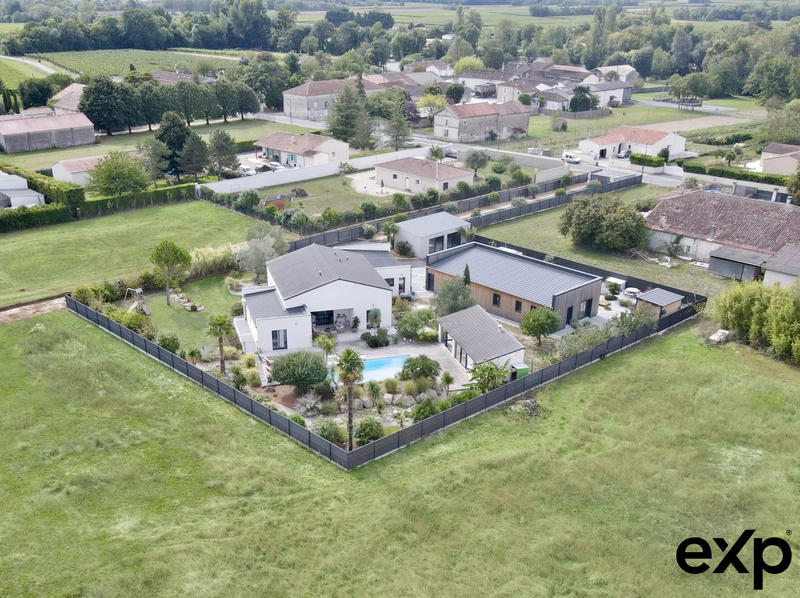 Villa - 187 m² - 13 pièces