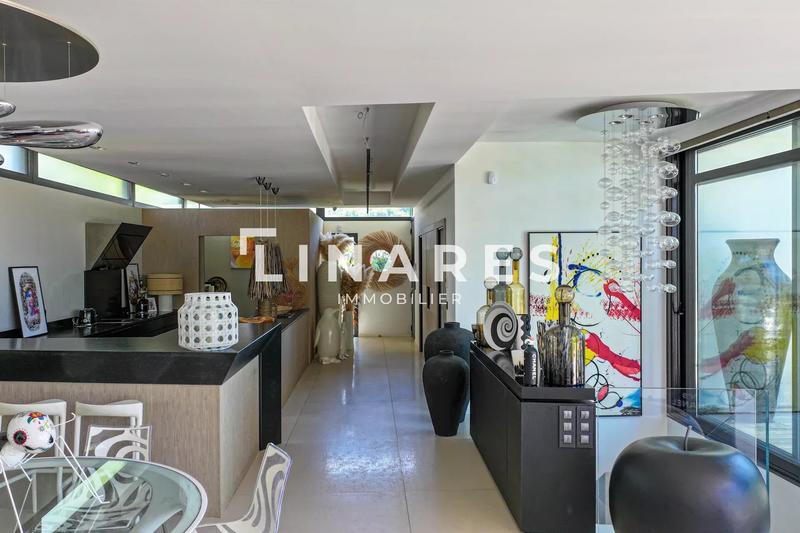 Maison - 350 m² - 4 pièces