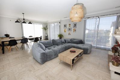 Maison - 180 m² - 6 pièces