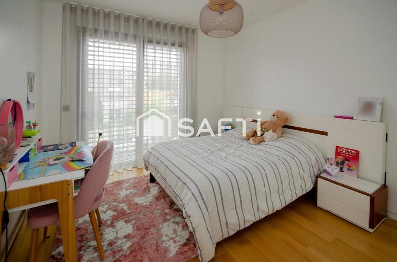 Maison - 185 m² - 8 pièces