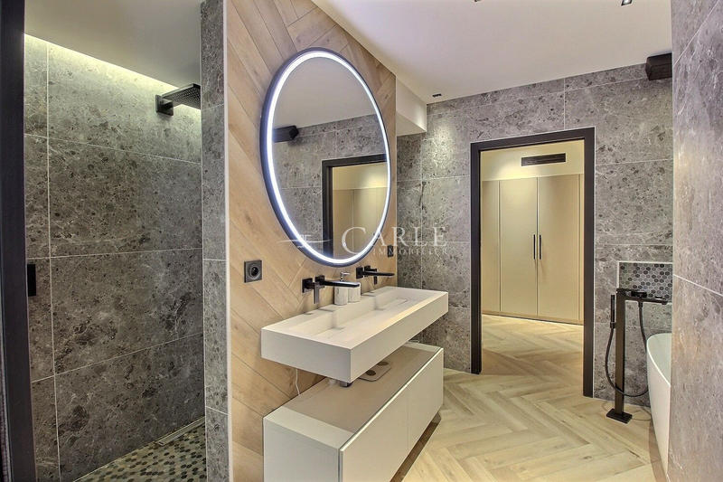 Maison contemporaine - 220 m² - 6 pièces