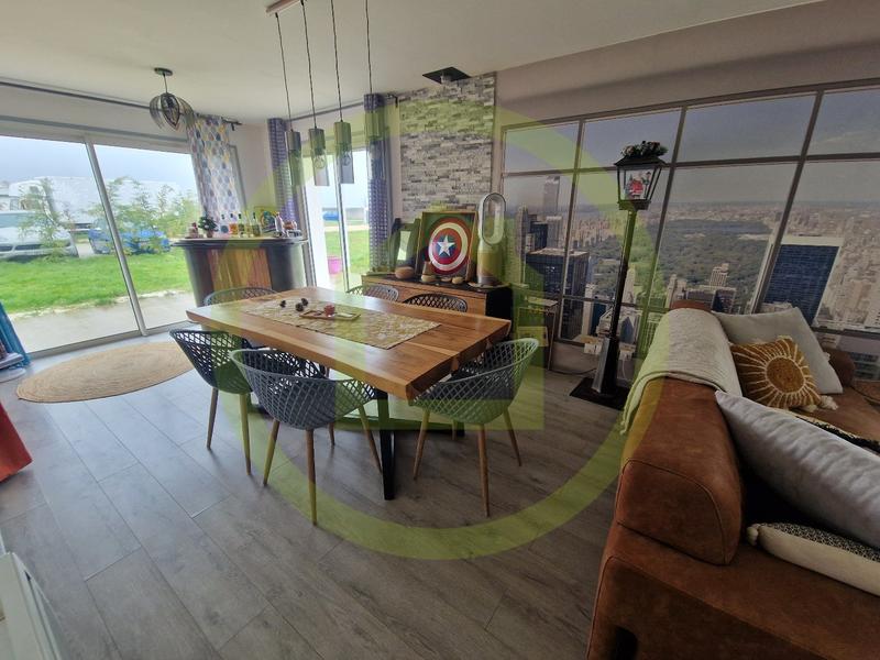 Maison - 180 m² - 6 pièces