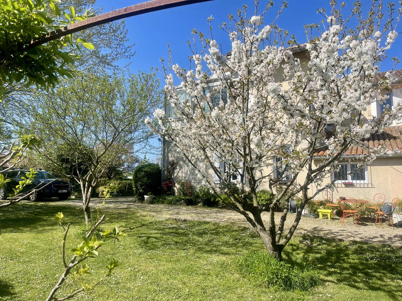 Maison - 523 m² - 22 pièces