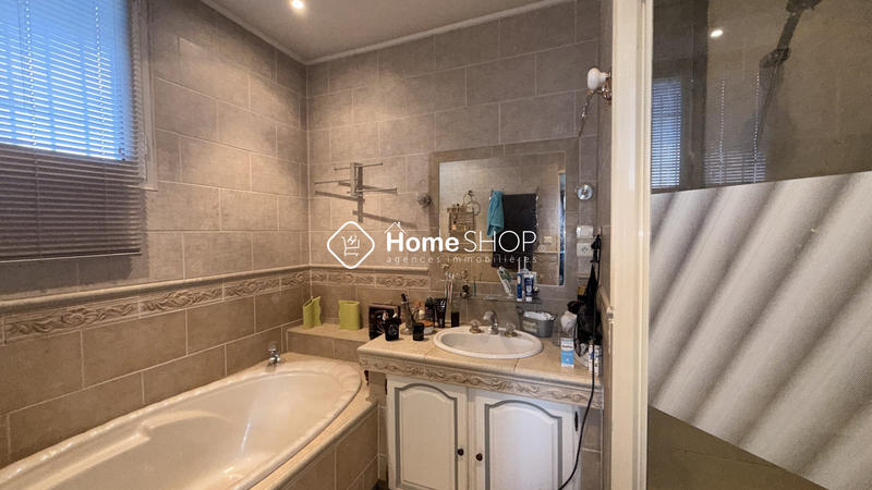 Maison traditionnelle - 157 m² - 3 pièces