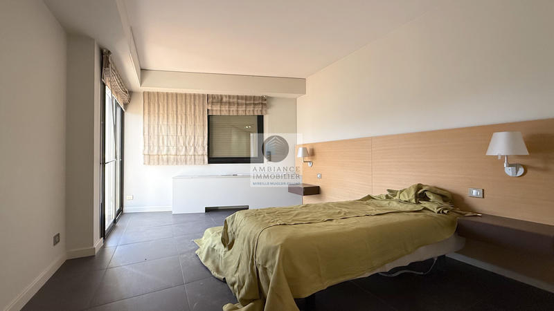 Maison - 215 m² - 6 pièces