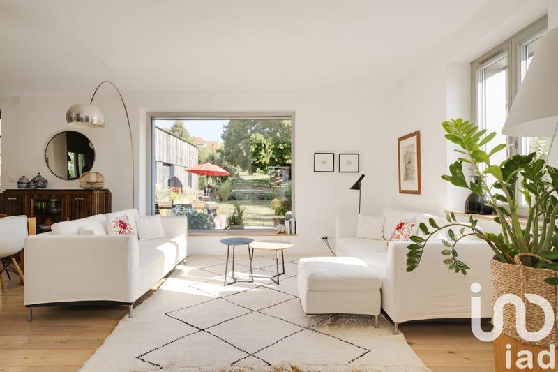 Maison - 240 m² - 8 pièces