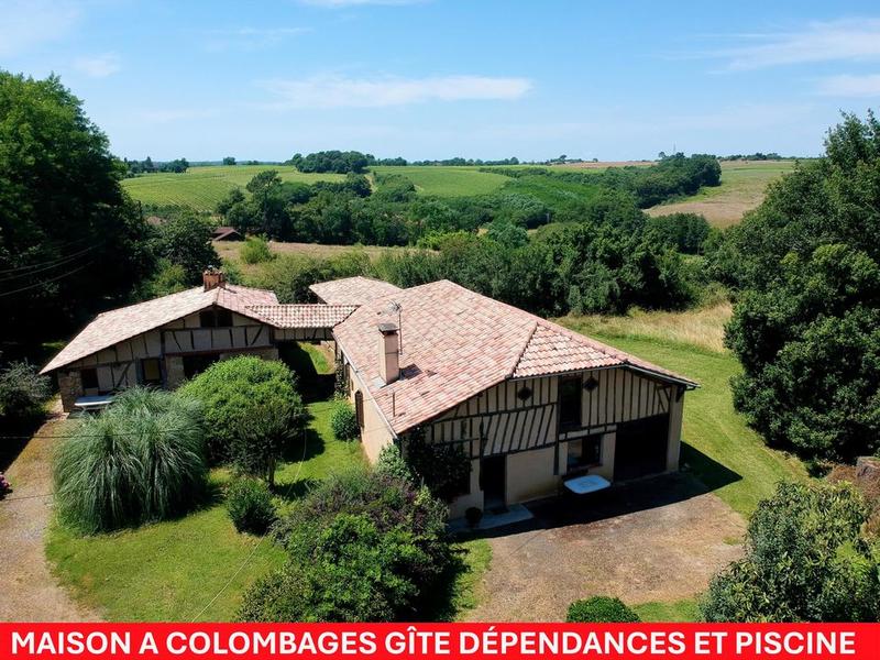 Propriété - 183 m² - 10 pièces