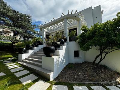 Maison contemporaine - 417 m² - 10 pièces