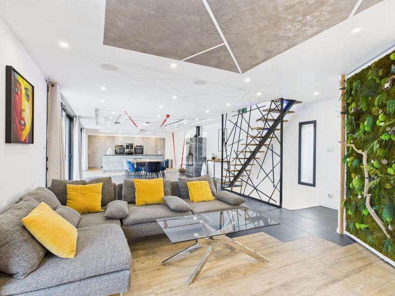 Maison - 203 m² - 6 pièces