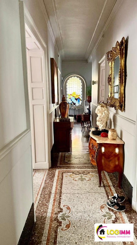 Maison - 282 m² - 8 pièces