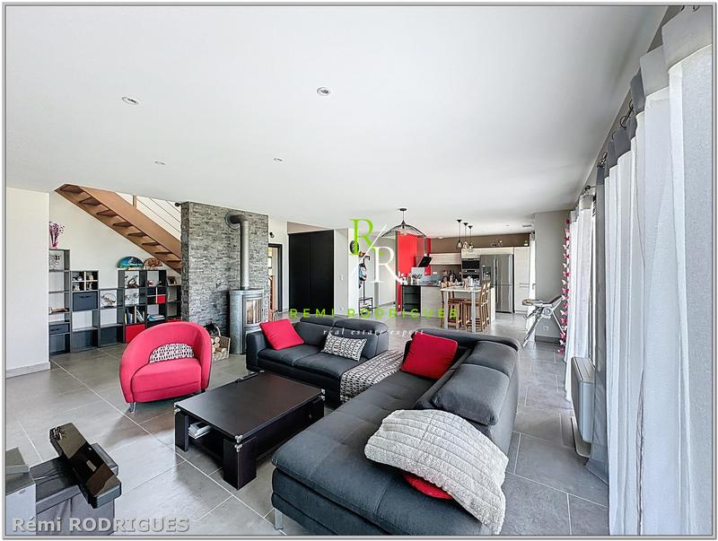 Maison - 196 m² - 7 pièces