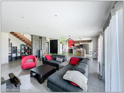 Maison - 196 m² - 7 pièces