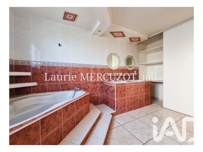 Maison - 245 m² - 4 pièces