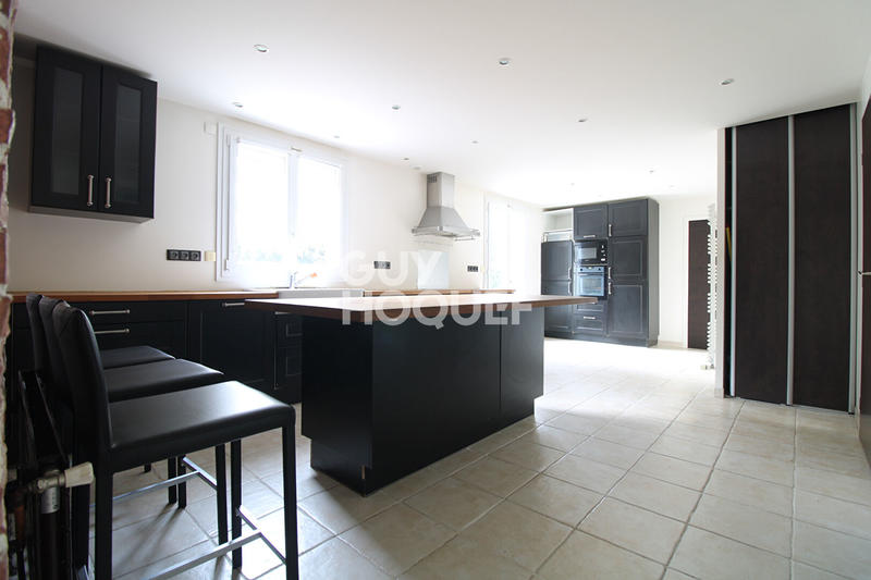 Maison - 202 m² - 7 pièces