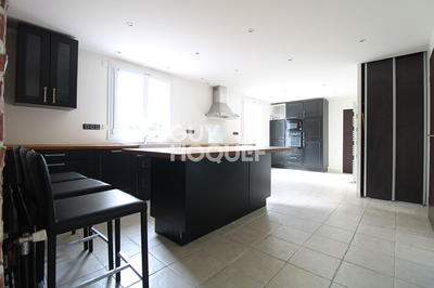 Maison - 202 m² - 7 pièces