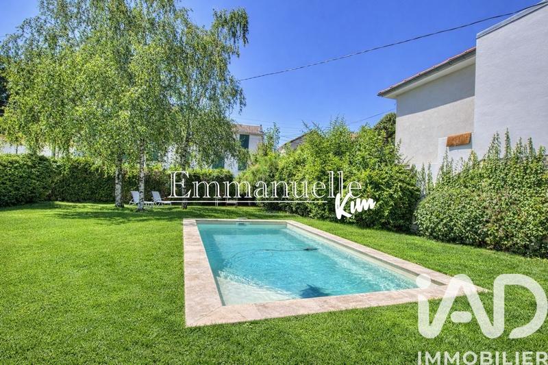 Maison - 270 m² - 10 pièces