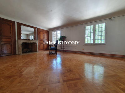 Maison - 208 m² - 7 pièces