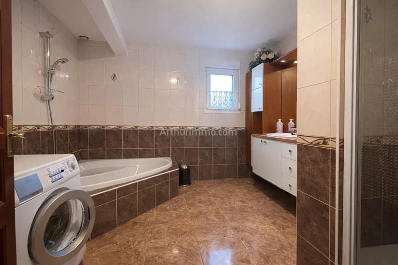 Maison - 235 m² - 10 pièces