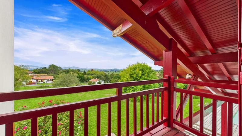 Maison - 316 m² - 10 pièces