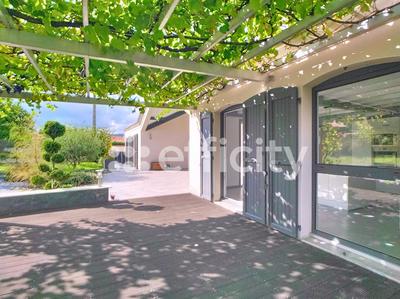 Maison - 205 m² - 8 pièces