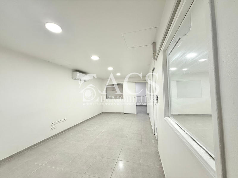 Bureau - 150 m² - 9 pièces