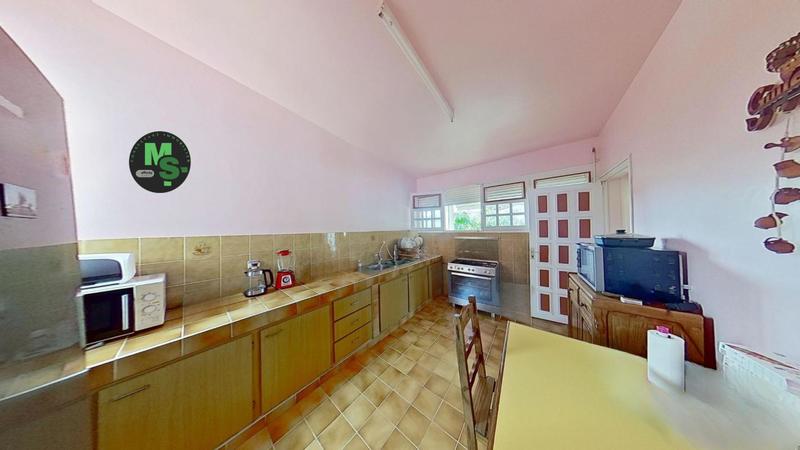 Maison - 216 m² - 7 pièces