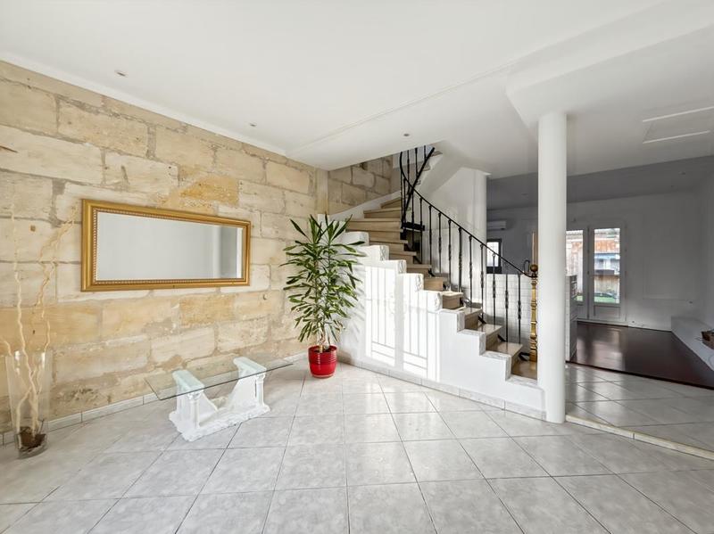 Maison - 104 m² - 4 pièces