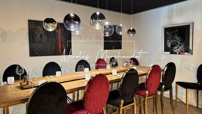 Local commercial - 207 m² - 2 pièces