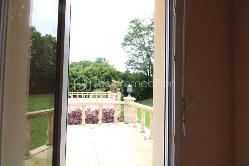 Maison - 286 m² - 8 pièces