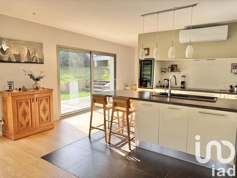 Maison - 210 m² - 7 pièces