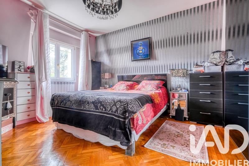 Maison - 269 m² - 8 pièces