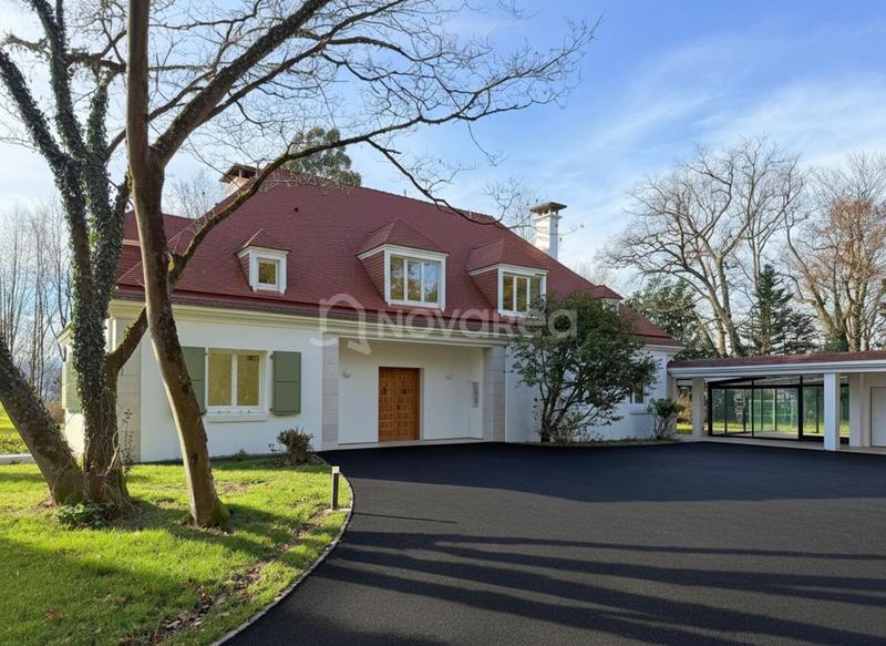 Villa - 410 m² - 8 pièces