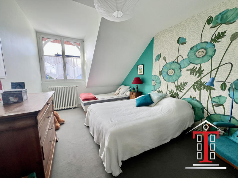 Maison - 180 m² - 7 pièces