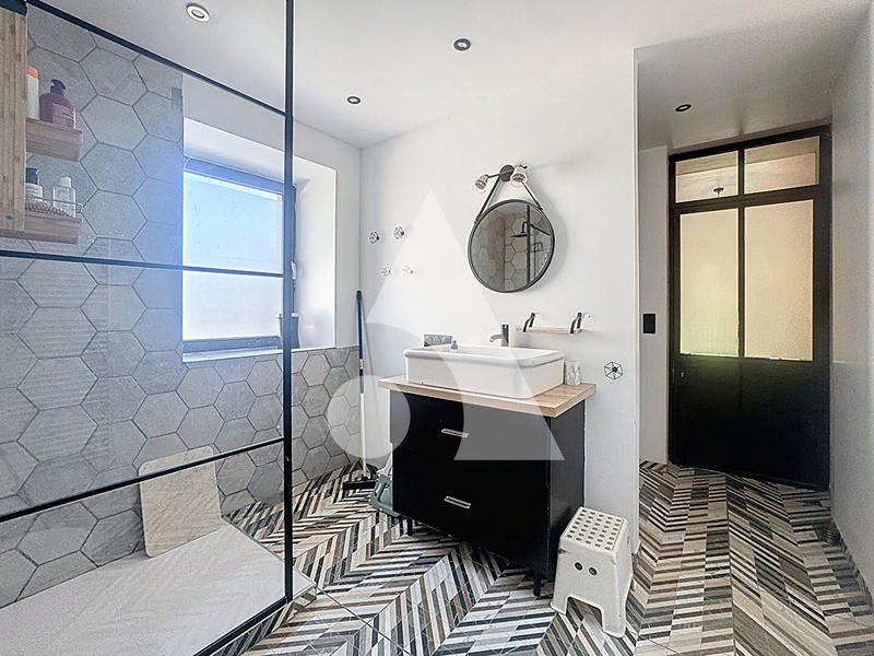 Maison - 269 m² - 8 pièces