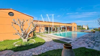 Villa - 389 m² - 10 pièces