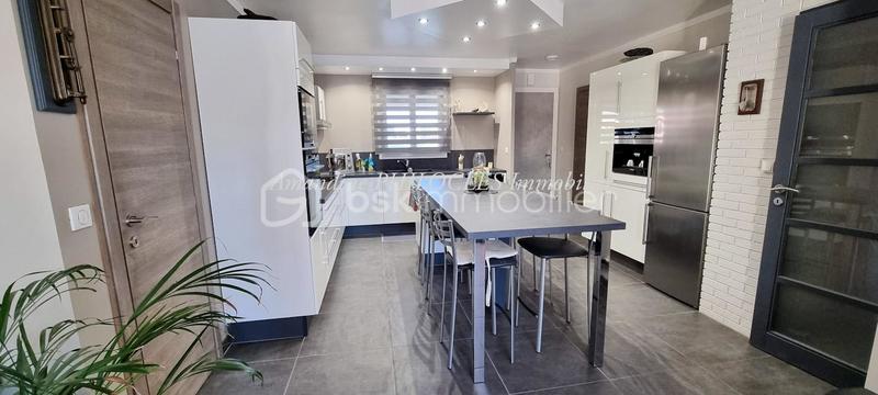 Maison traditionnelle - 82 m² - 5 pièces