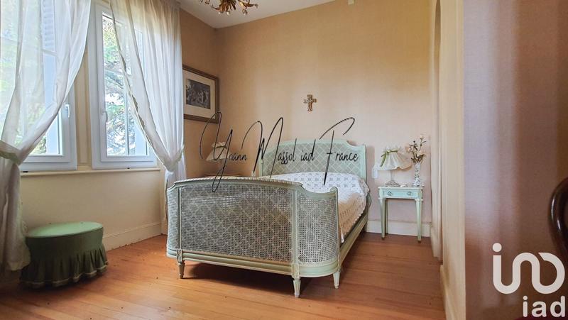 Maison - 233 m² - 9 pièces