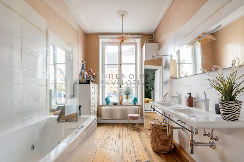 Appartement - 148 m² - 6 pièces