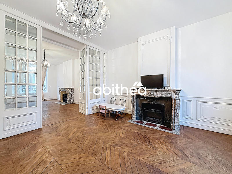 Maison - 280 m² - 11 pièces