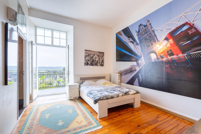 Maison - 311 m² - 8 pièces