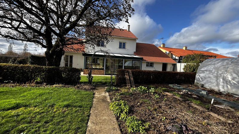 Maison - 142 m² - 9 pièces