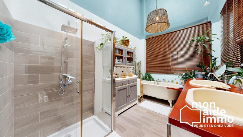 Maison - 250 m² - 7 pièces