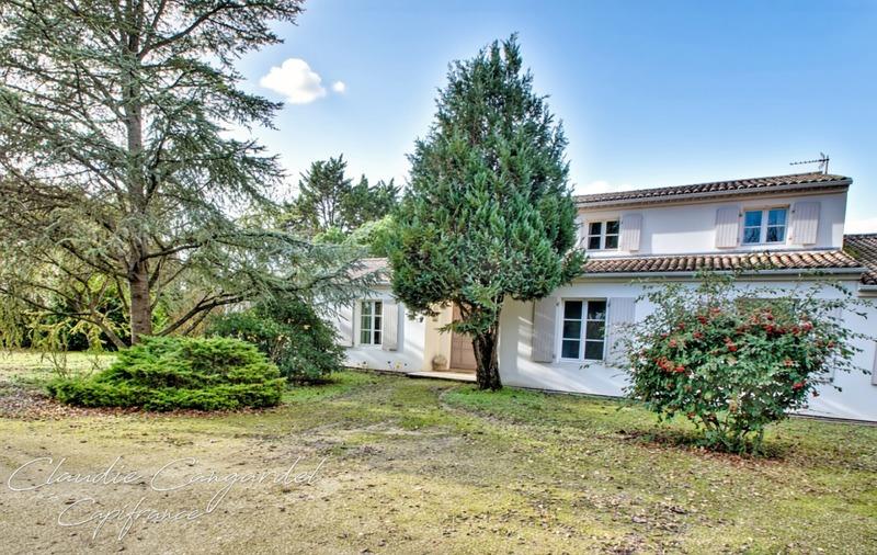 Propriété - 252 m² - 7 pièces