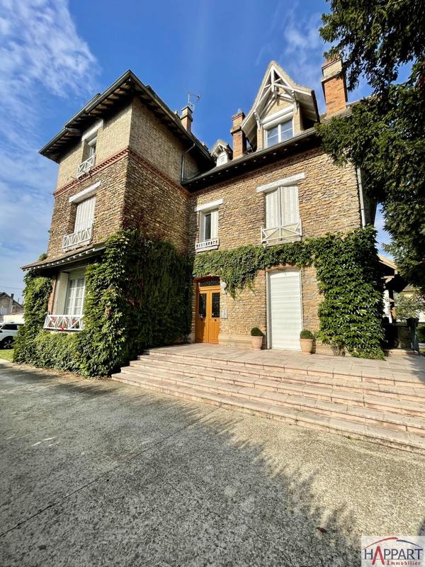 Appartement - 190 m² - 7 pièces