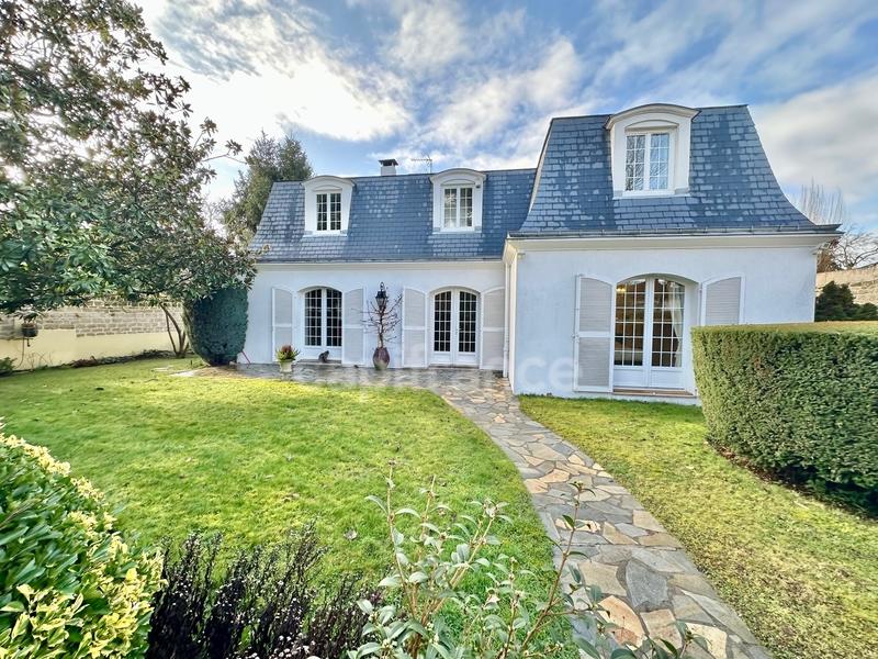Maison bourgeoise - 225 m² - 9 pièces