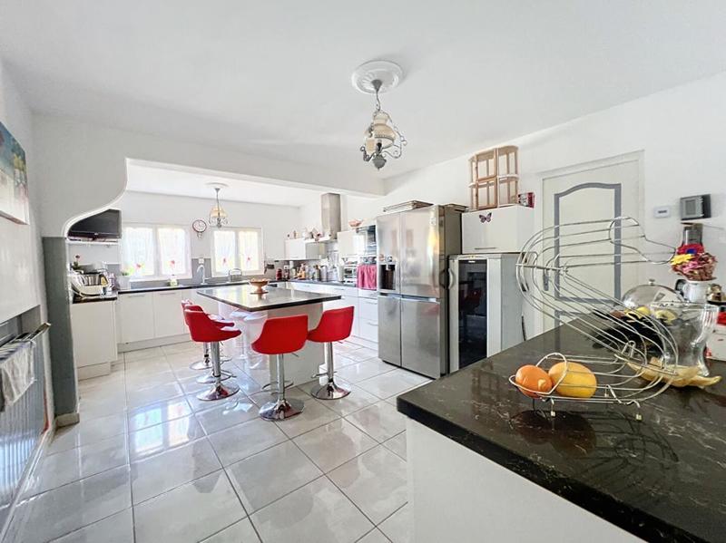 Maison - 210 m² - 7 pièces