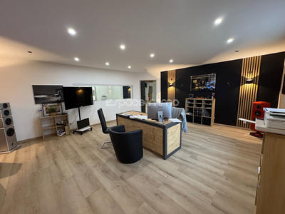 Local commercial - 636 m²