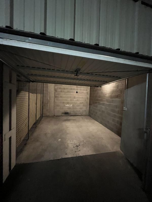 Parking / Garage - 12 m²